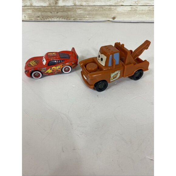 Disney Pixar Lot Of 2 Lightning McQueen Cars Diecast Tow Mater - Picture 2 of 13